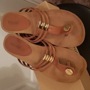 Like new Tan Leather Sandals (W)